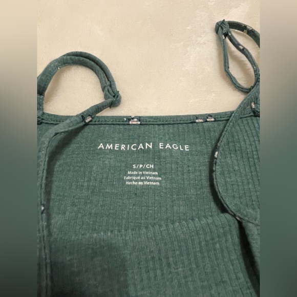 American Eagle Dainty Flower Cropped Tank Top - Picture 2 of 3